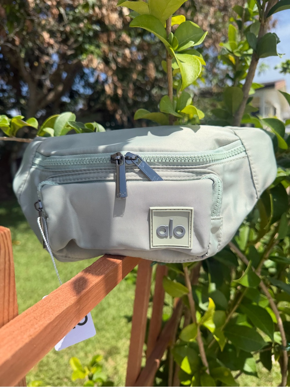 ALO Yoga Light Green Belt Bag / Fanny Pack - Picture 9 of 16